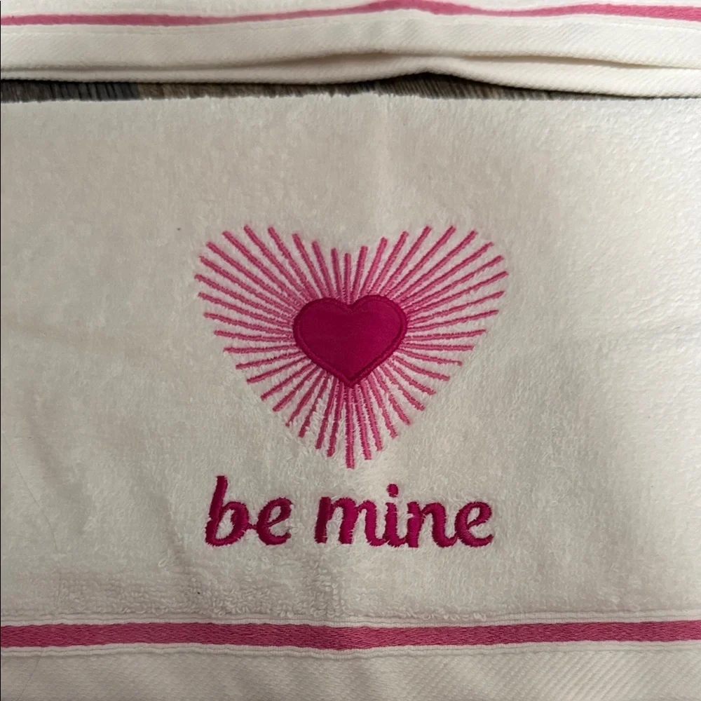 Martha Stewart Set of 2 Pink and White Love hand Towels